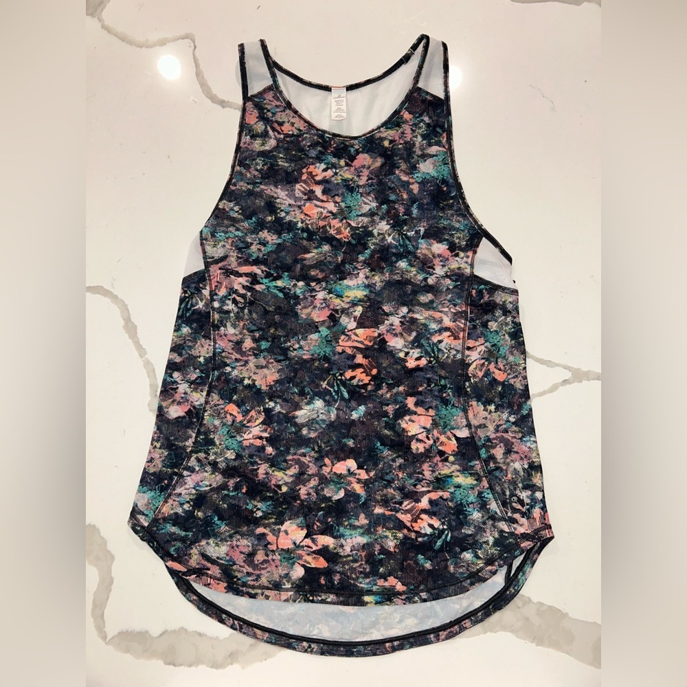 Lulu lemon Multicolor sculpt tank top! Size 2 great condition